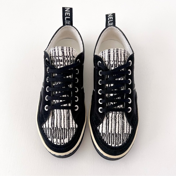 CHANEL | Black White Low Top Tennis Sneakers CC Logo Tweed Suede Vintage EU 37 - Picture 2 of 15